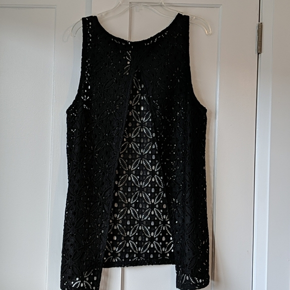 Black sheer patterned A-line top - Picture 2 of 3